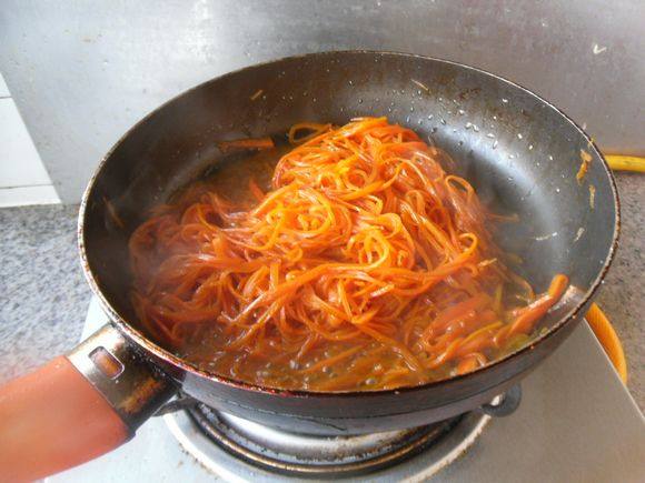 Stir-Fried Shredded Carrots Cooking Steps