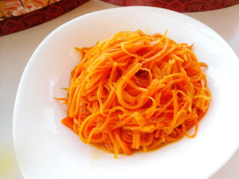 Stir-Fried Shredded Carrots