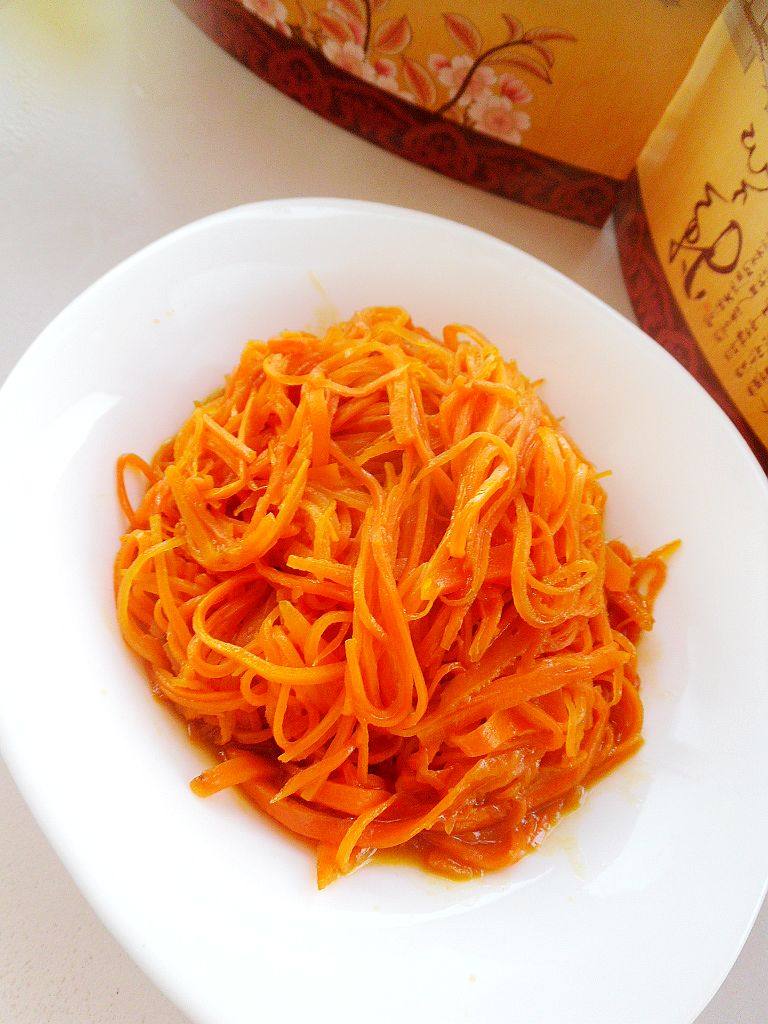 Stir-Fried Shredded Carrots