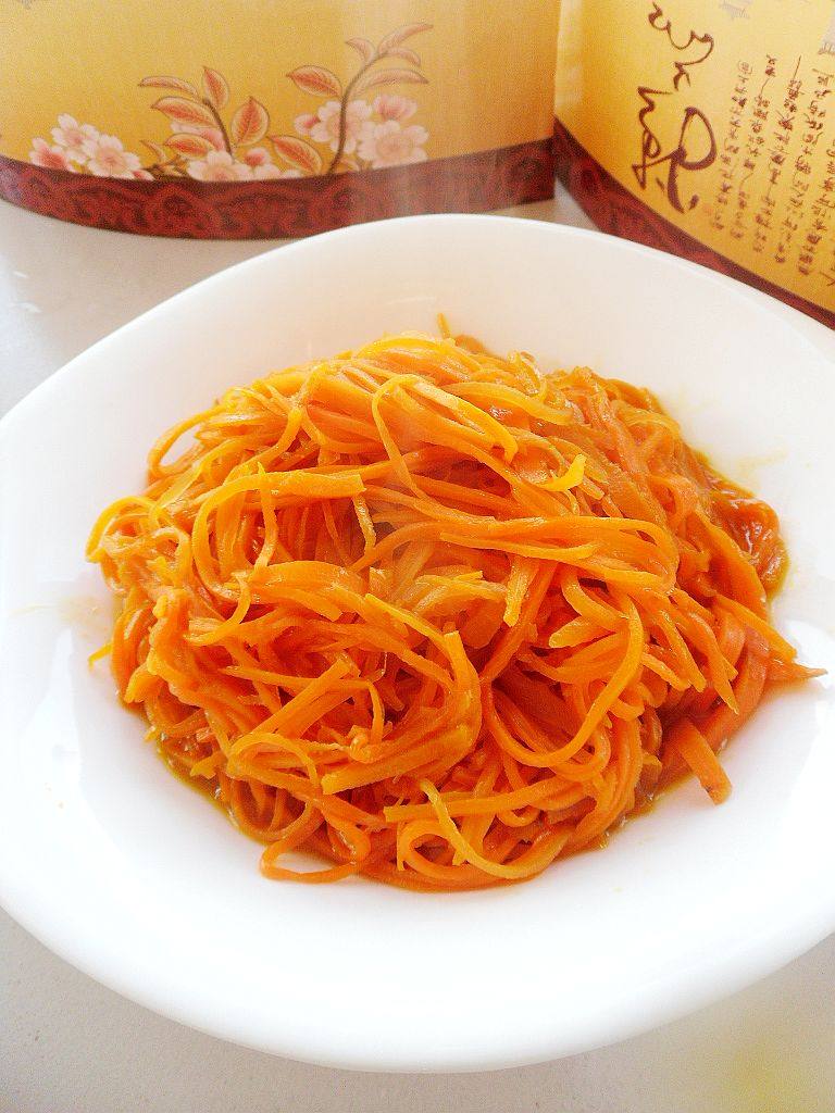 Stir-Fried Shredded Carrots