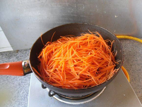 Stir-Fried Shredded Carrots Cooking Steps