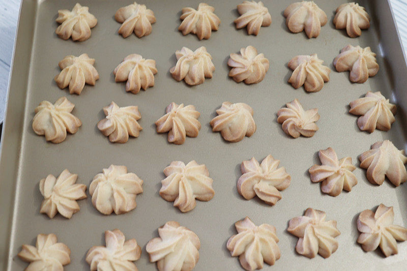 Steps for Making Vegetable Oil Cookies