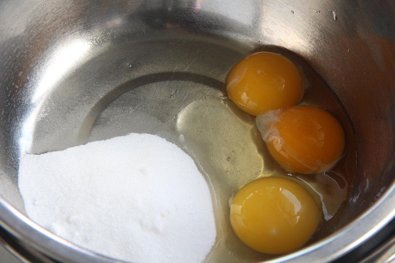 Steps for making White Chocolate Egg Yolk Pie