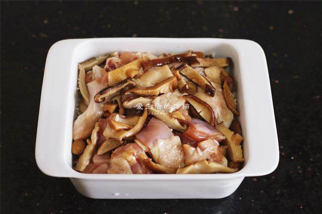 Steps for Cooking Chicken and Mushroom Braised Rice
