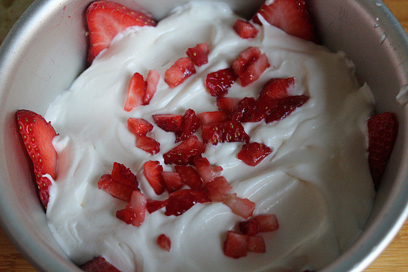 Yogurt Strawberry Mousse Making Steps