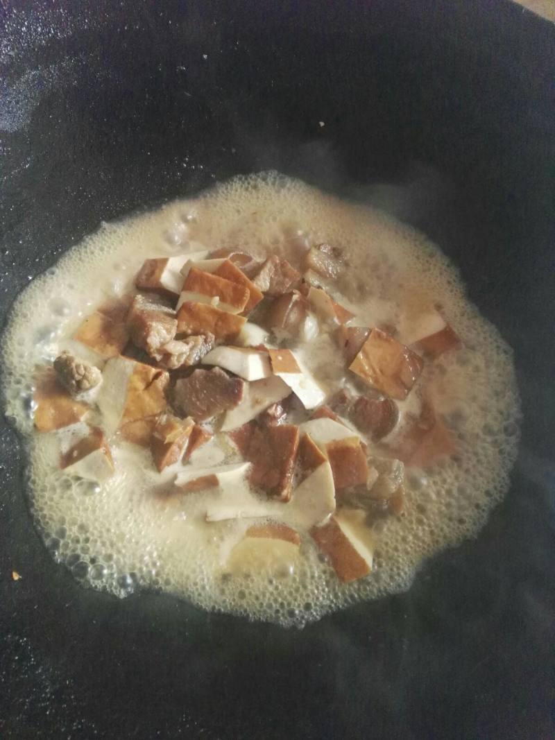 Steps for cooking Ganzi Braised Pork