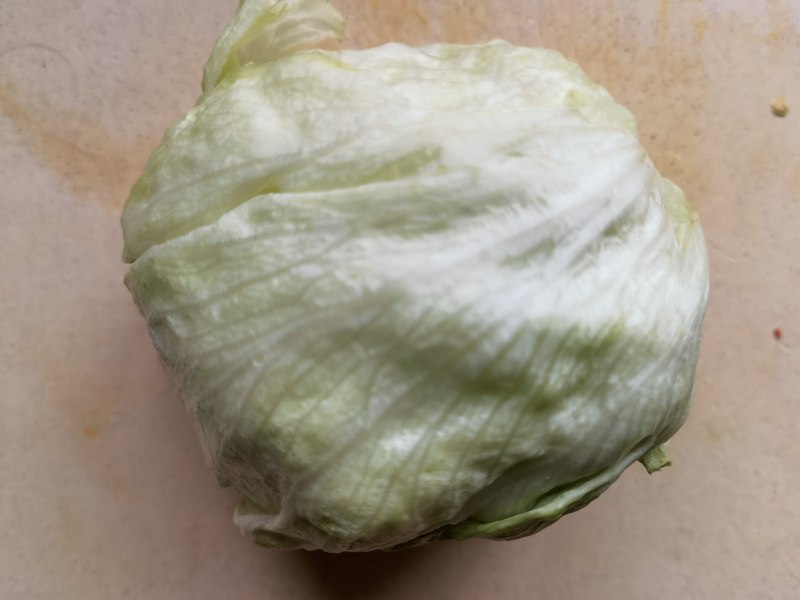 Steps for Making Laba Garlic Mixed with Round Lettuce