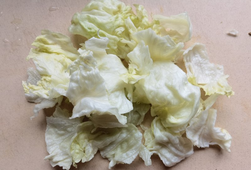 Steps for Making Laba Garlic Mixed with Round Lettuce