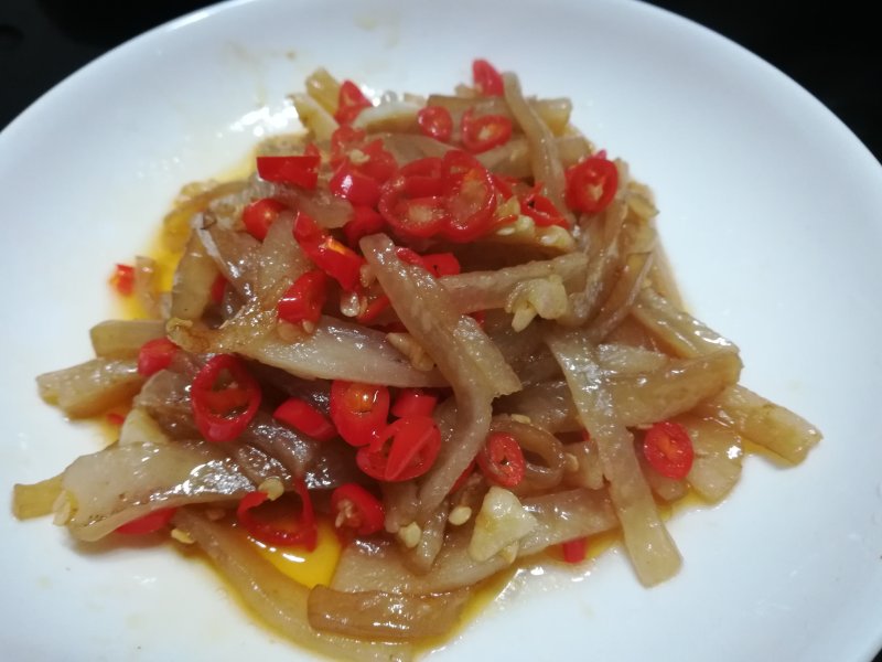 Spicy Stir-Fried Pork Skin (Tips for Making the Skin Chewy)