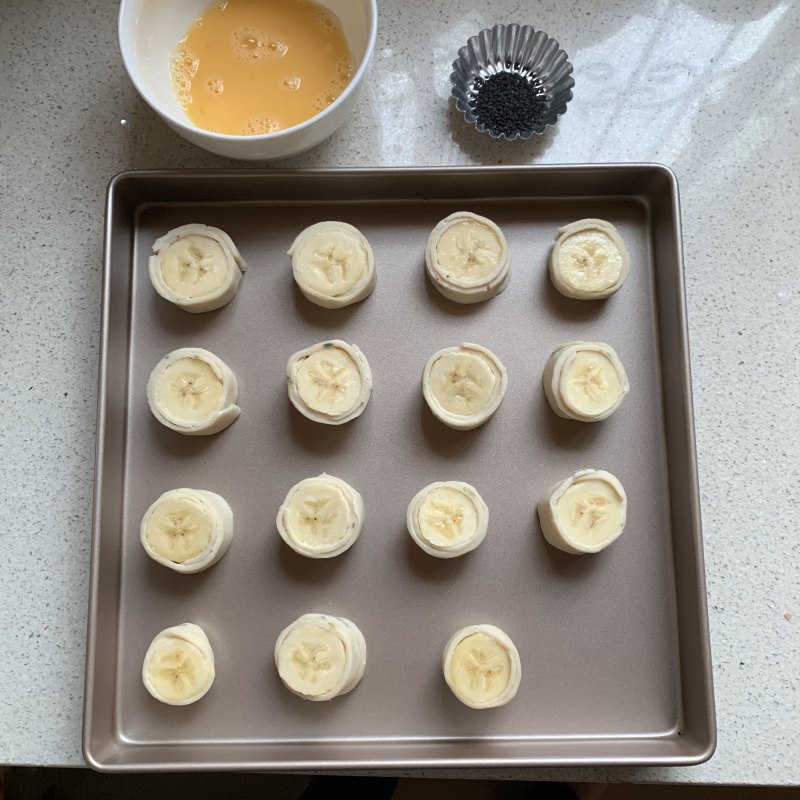 Steps for Making Banana Puff Pastry Rolls