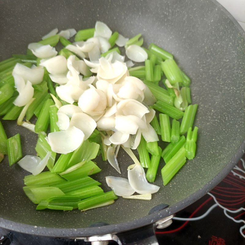 Step-by-Step Instructions for Cooking Celery Stir-Fried Fresh Lily Bulbs