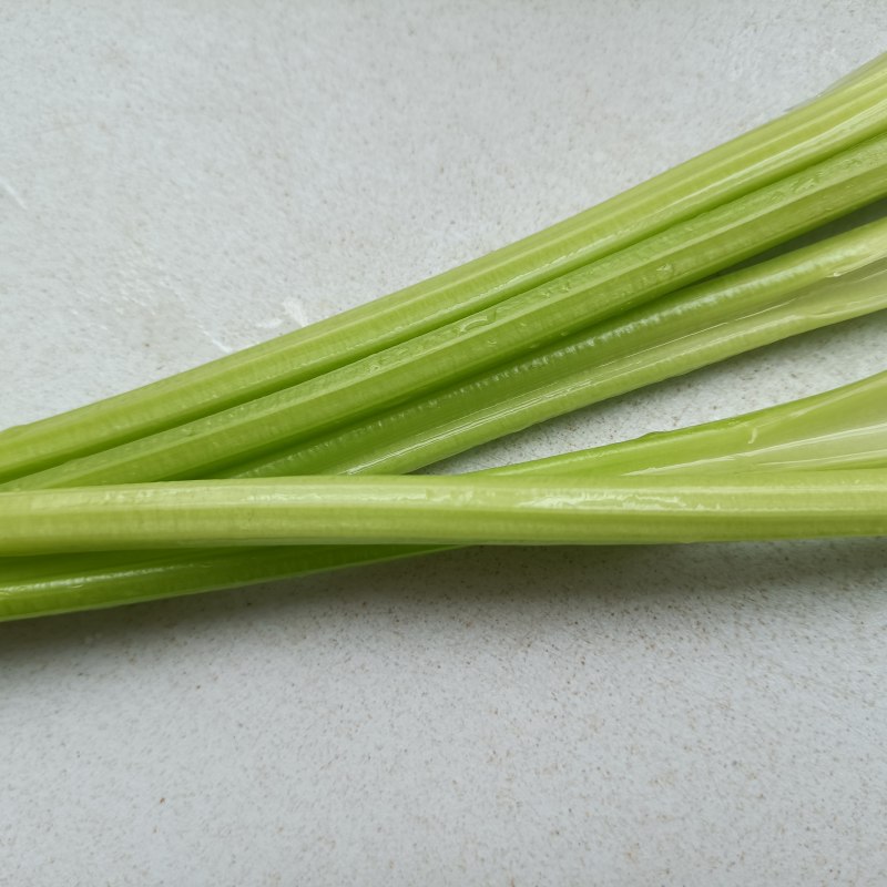 Step-by-Step Instructions for Cooking Celery Stir-Fried Fresh Lily Bulbs