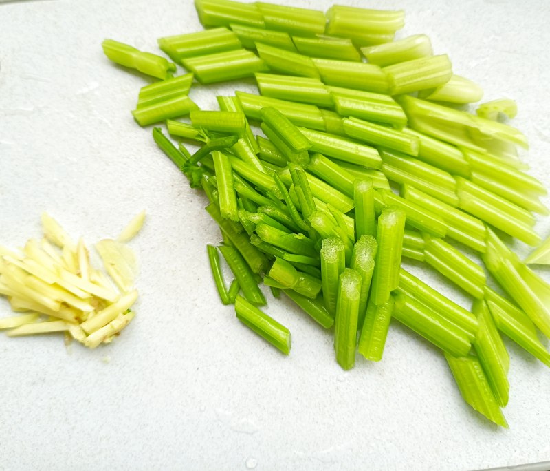 Step-by-Step Instructions for Cooking Celery Stir-Fried Fresh Lily Bulbs