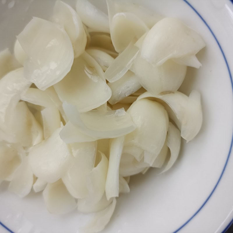 Step-by-Step Instructions for Cooking Celery Stir-Fried Fresh Lily Bulbs