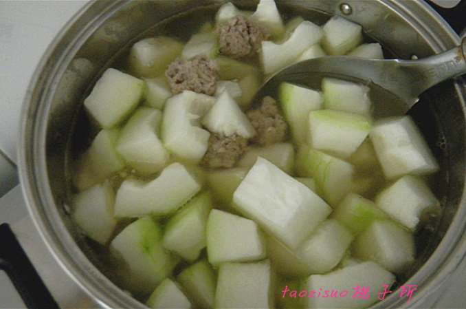 Steps for making Donggua boiled meatballs