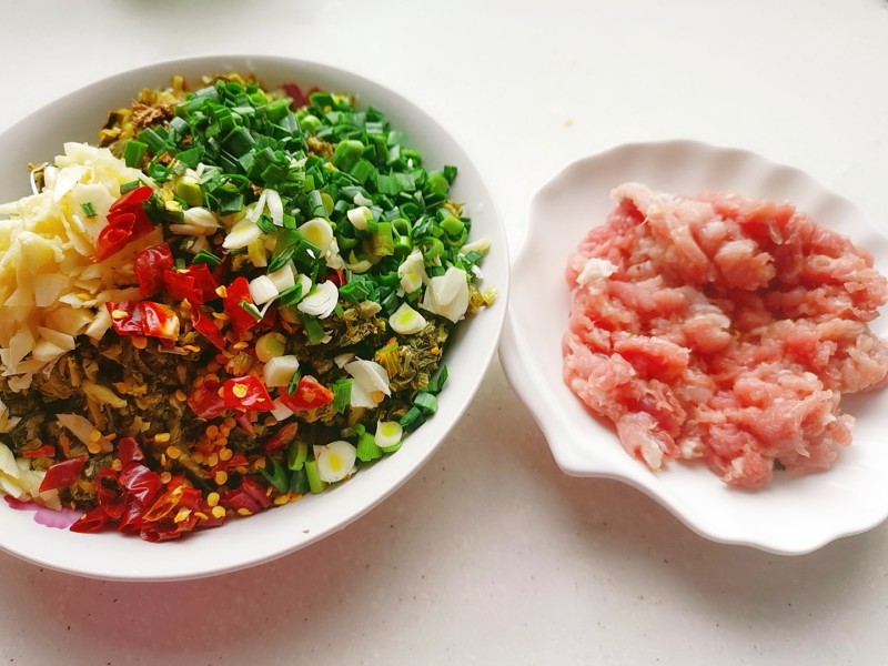 Steps for Making Minced Meat with Pickled Vegetables