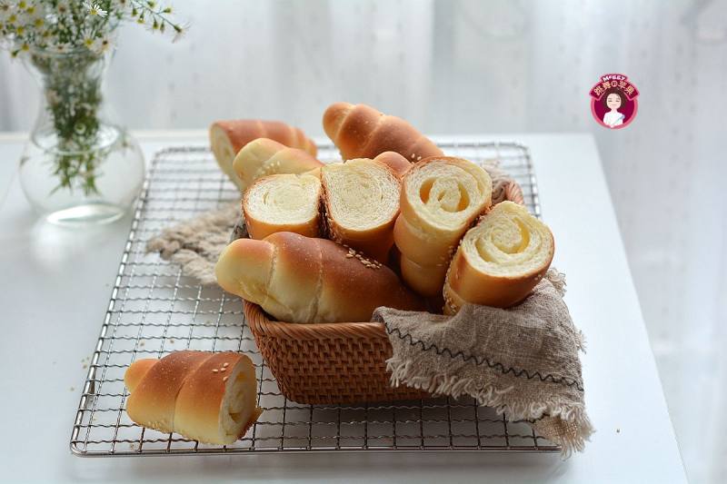 Sesame Crispy Salt Croissant