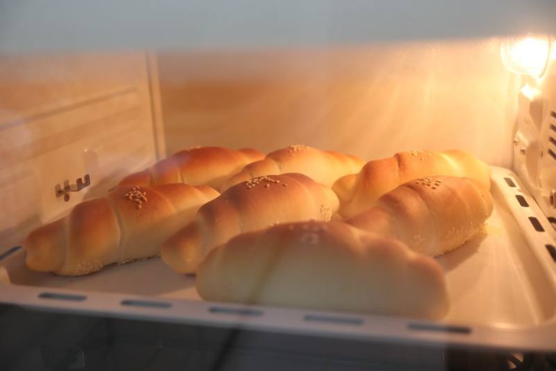 Steps for making Sesame Crispy Salt Croissant