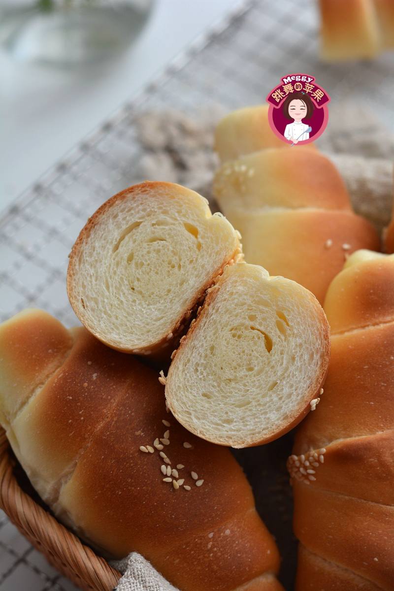 Sesame Crispy Salt Croissant