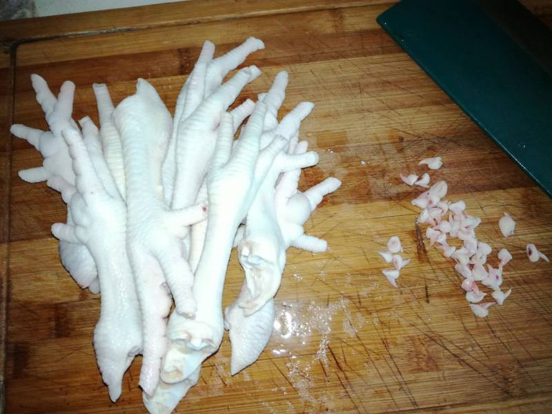 Steps for Cooking Lemon Spicy Chicken Feet