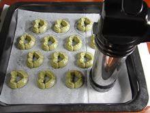 Detailed Steps for Cooking Fragrant and Delicious Green Tea Biscuits
