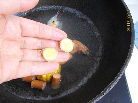 Steps for Cooking Winter Melon Corn Shrimp Soup