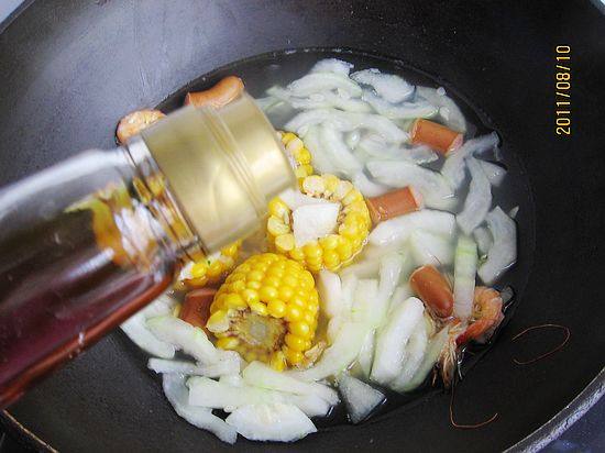 Steps for Cooking Winter Melon Corn Shrimp Soup