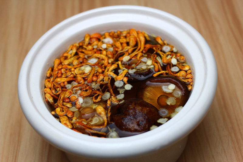 Cooking Steps for Cordyceps Flower, American Ginseng, and Mushroom Soup from Guangdong Lao Huo Liang Tang