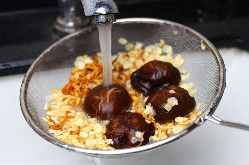 Cooking Steps for Cordyceps Flower, American Ginseng, and Mushroom Soup from Guangdong Lao Huo Liang Tang