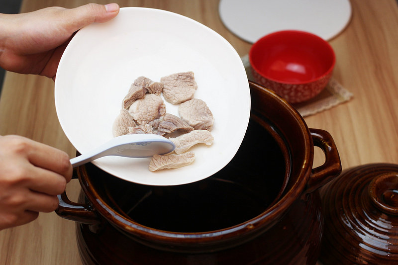 Cooking Steps for Cordyceps Flower, American Ginseng, and Mushroom Soup from Guangdong Lao Huo Liang Tang