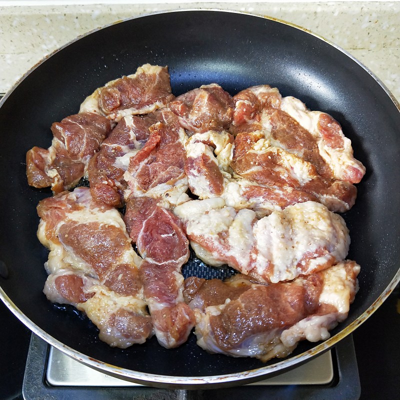 Steps for Making Pan-Fried Pork Chop