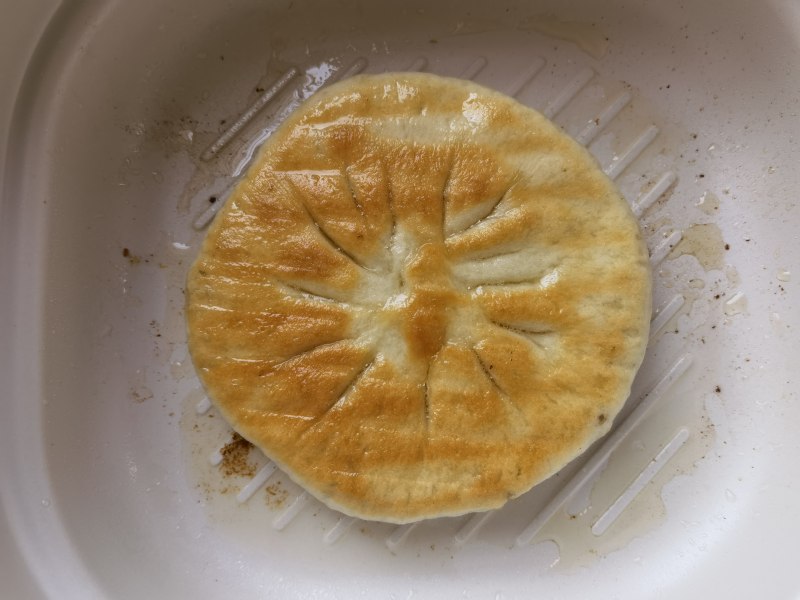 Huaihua leek and pork pie preparation steps