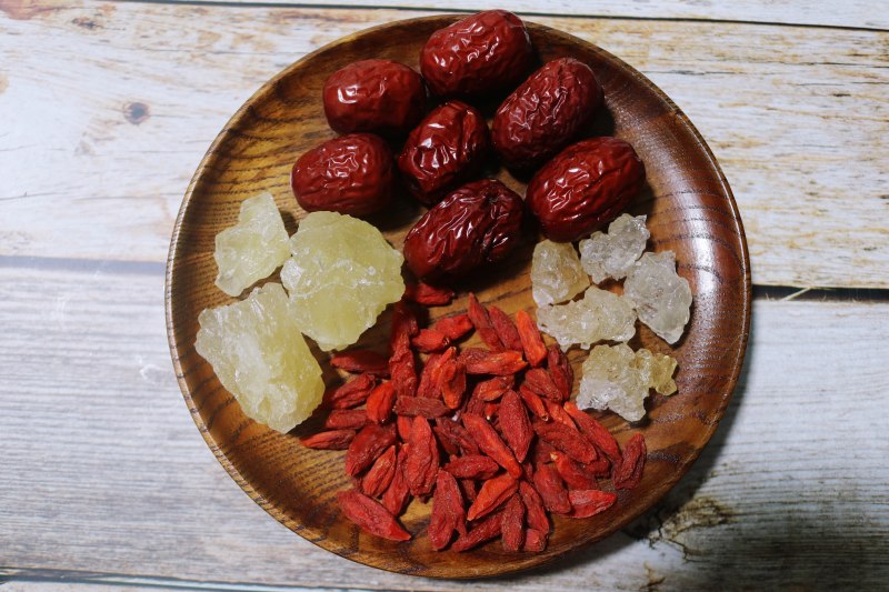 Steps for Making Goji Berry and Red Date Stewed Snow Swallow