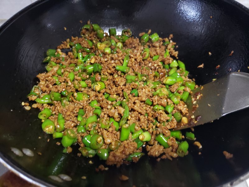 Stir-Fried Pork with Green Peppers Step by Step