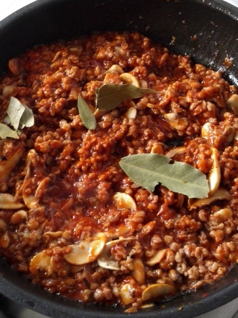 Detailed Steps for Making Homemade Mushroom Meat Sauce for Spaghetti