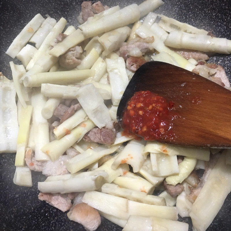 Steps for Stir-fried Pork with Bamboo Shoots