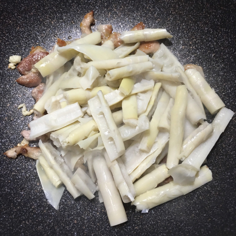 Steps for Stir-fried Pork with Bamboo Shoots