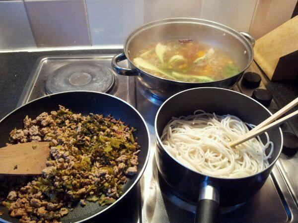 Grandma's Taste - Yunnan Small Pot Rice Noodles Making Steps