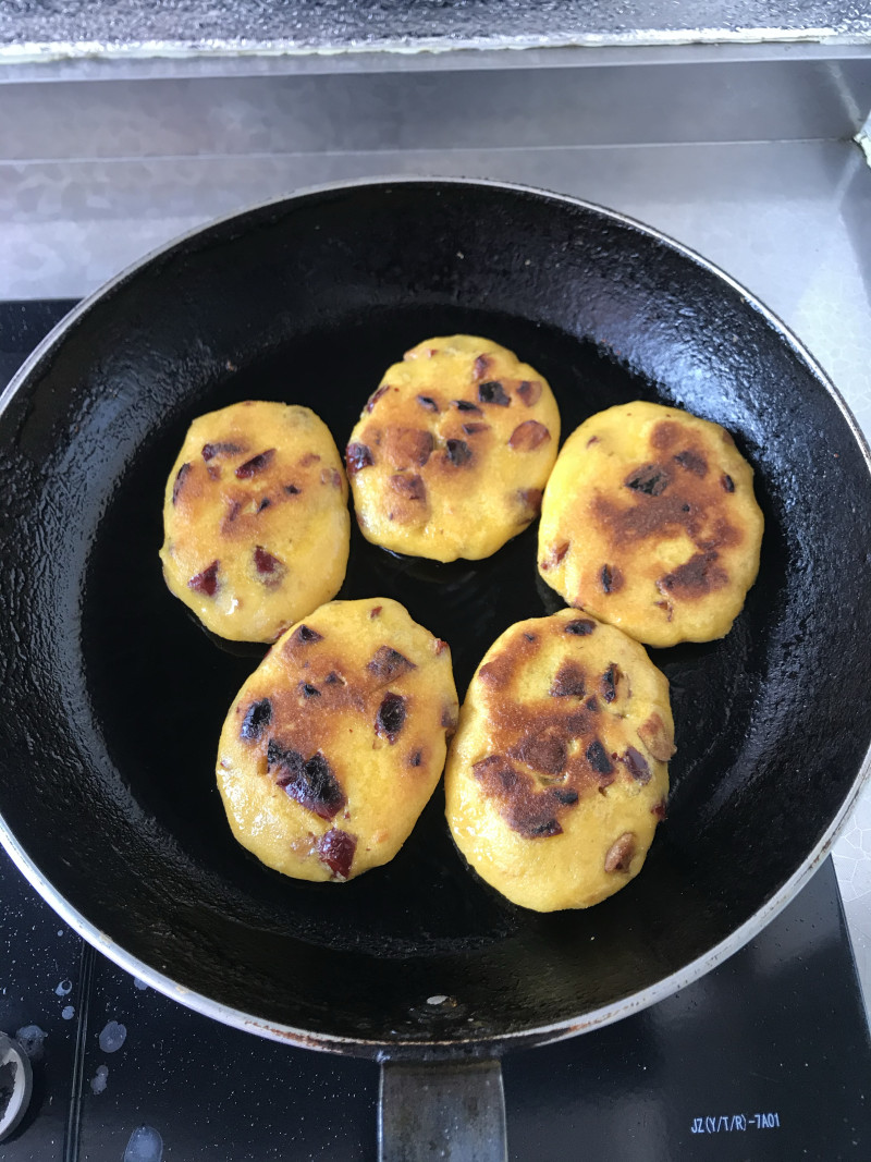 Steps for Making Date and Walnut Sticky Cakes