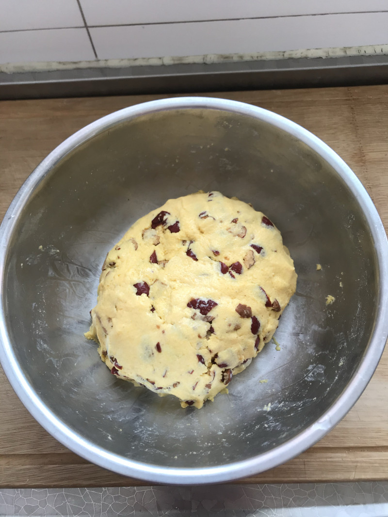 Steps for Making Date and Walnut Sticky Cakes