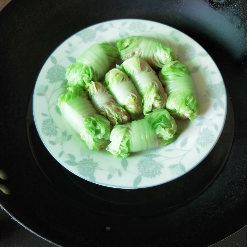 Steps for Making Cabbage Meat Rolls