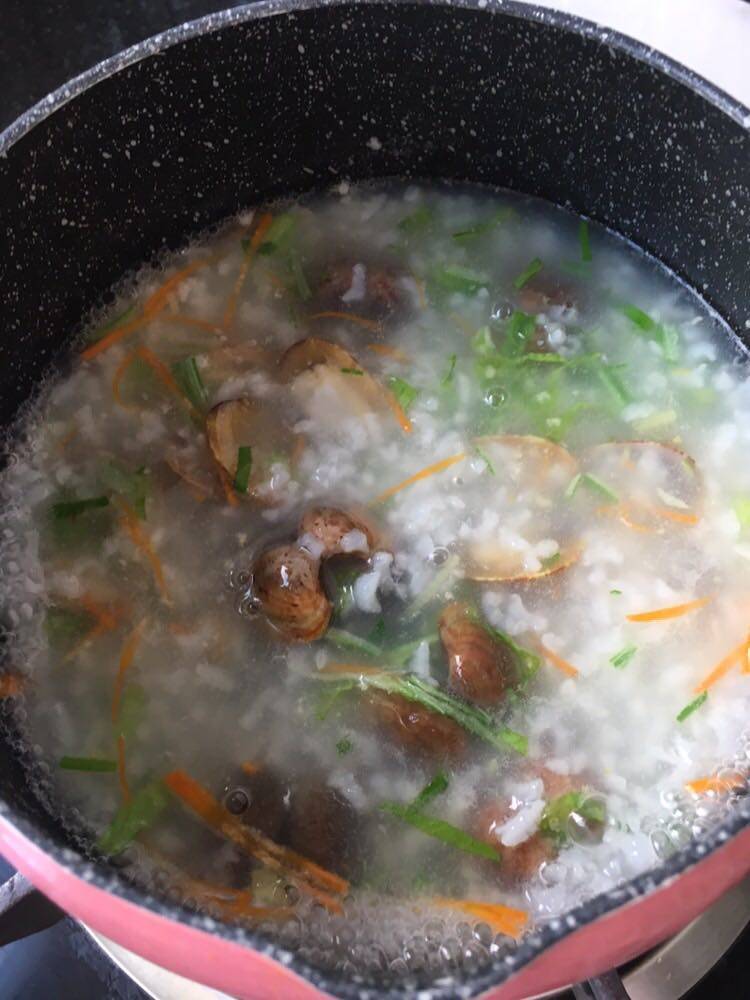 Clam and Lettuce Congee Preparation Steps