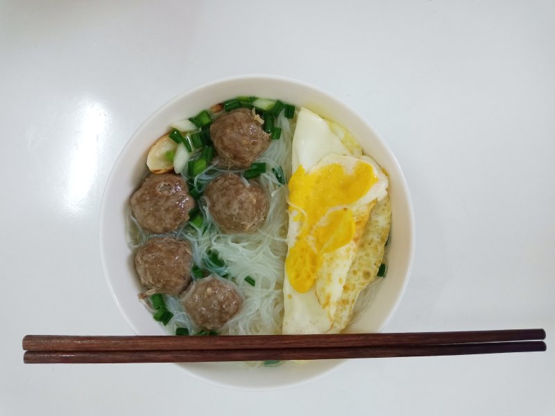 Simple and Delicious Beef Meatball Soup Noodles