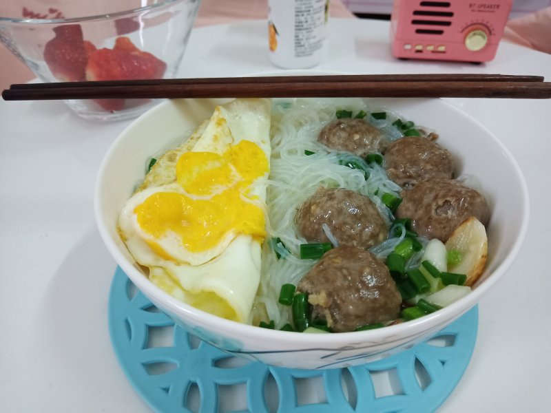 Simple and Delicious Beef Meatball Soup Noodles