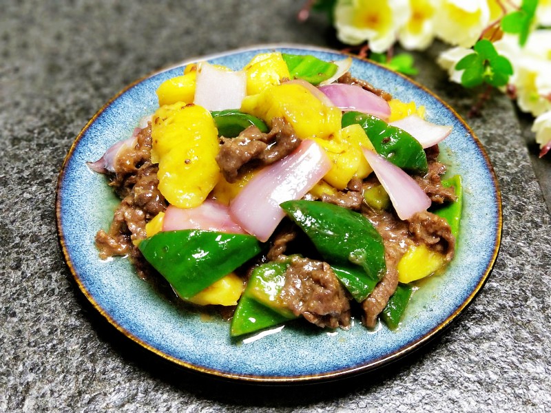 Beef Stir-Fried with Pineapple