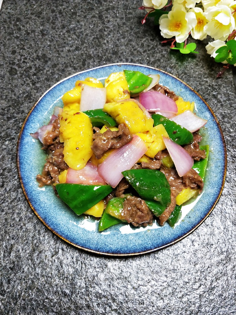 Beef Stir-Fried with Pineapple