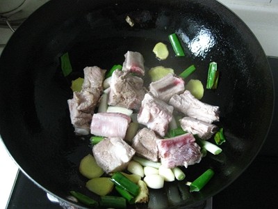 Old Dish with a New Twist - Scallion Braised Pork Ribs Step-by-Step