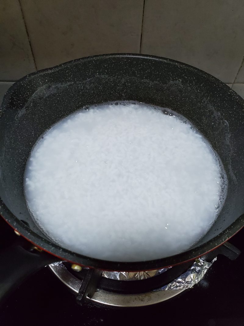 Steps for Making Ginger Chicken Congee