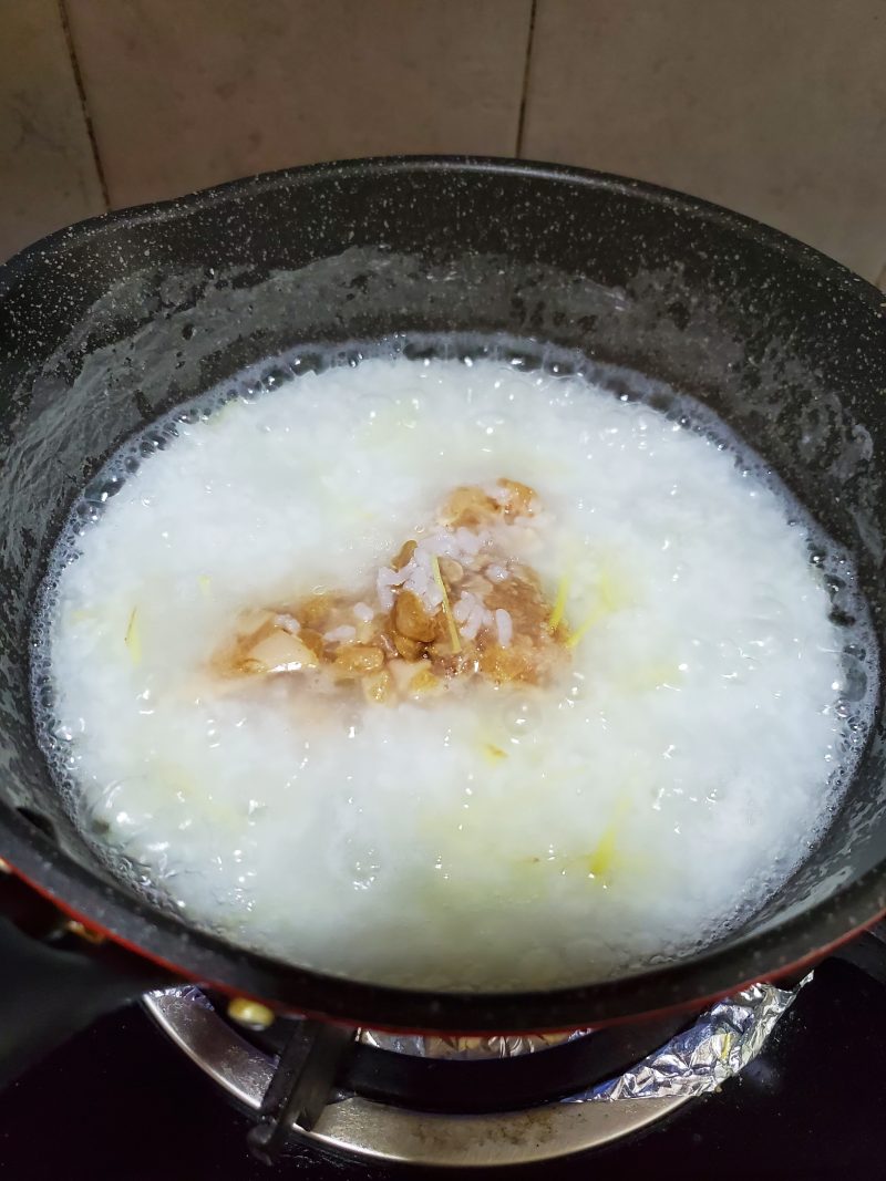 Steps for Making Ginger Chicken Congee