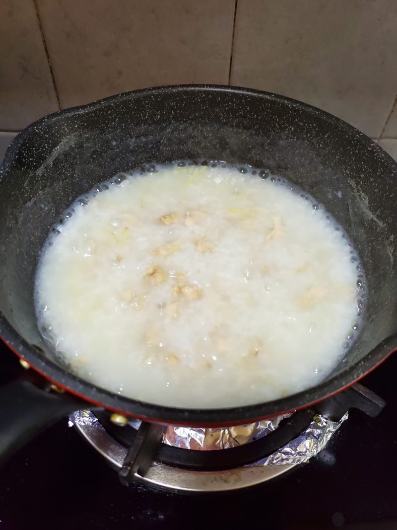 Steps for Making Ginger Chicken Congee